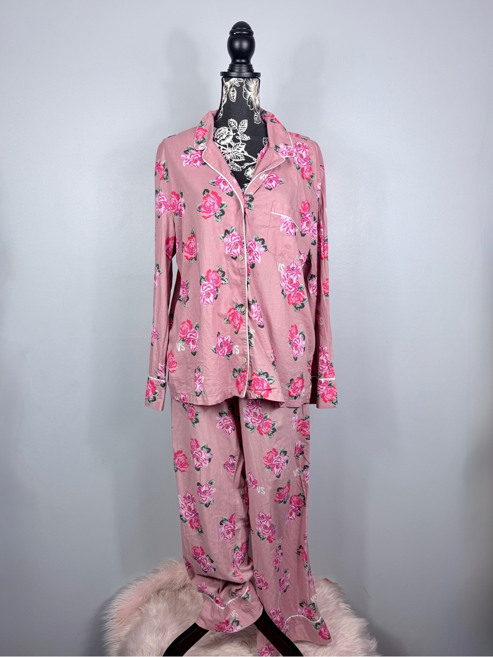 VS rose pattern pink floral button down sleep shirt & pants set size large/XL